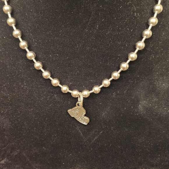 Doc Marten chromed pendant & choker - Picture 4 of 4